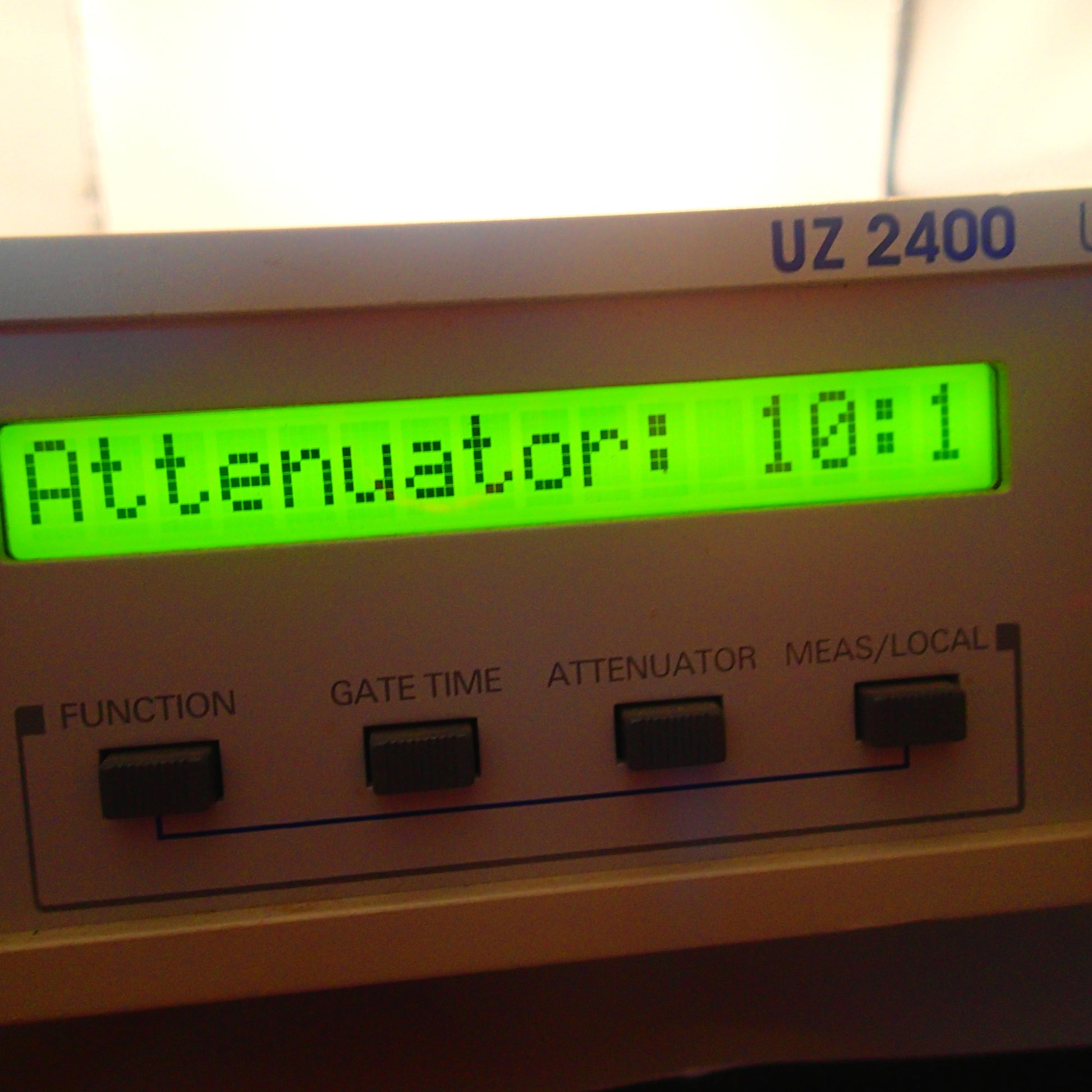 GRUNDIG UZ 2400 Frequenzzähler Frequenzmessung - geprüft vom Händler