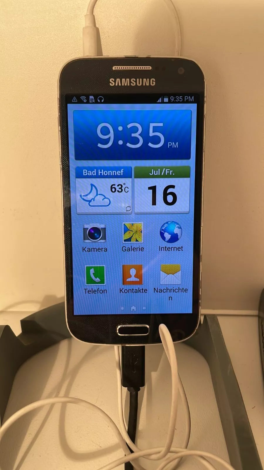 Samsung Galaxy S4 Mini + Ladegerät+Kopfhörer