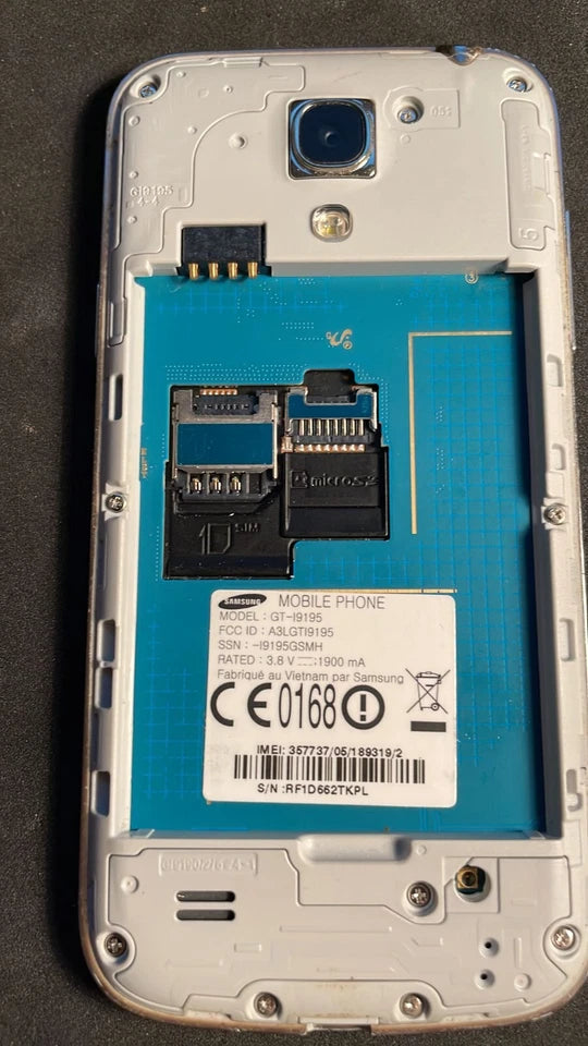 Samsung Galaxy S4 Mini + Ladegerät+Kopfhörer