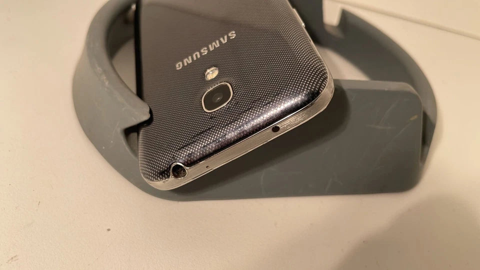 Samsung Galaxy S4 Mini + Ladegerät+Kopfhörer